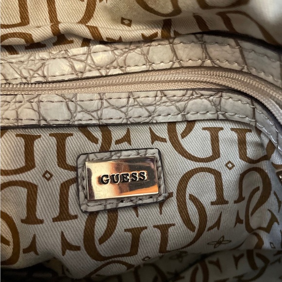 Guess Purse - Picture 4 of 4